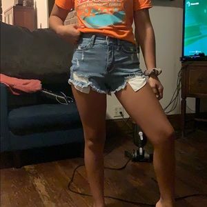 CUTE Light jean shorts women’s size 0 from pink